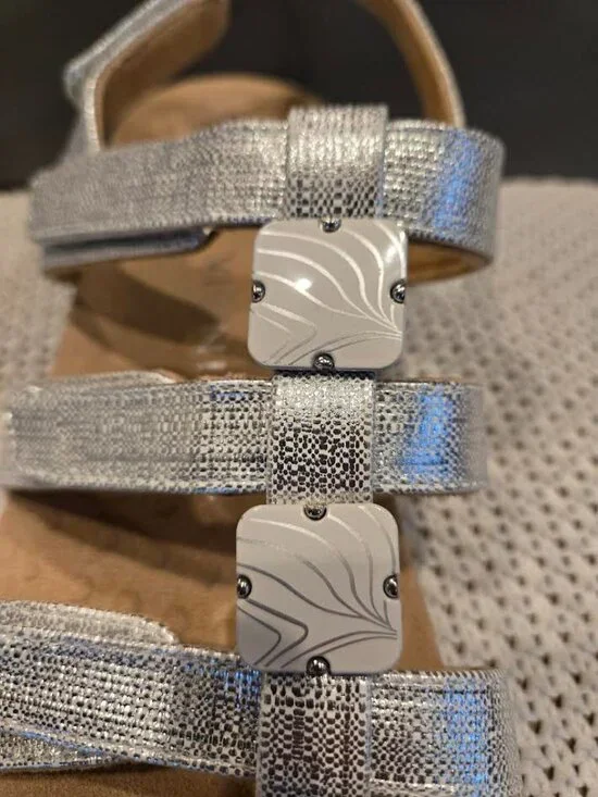 Vionic Amber Silver Metallic Sandal Size 10 - Picture 3 of 3